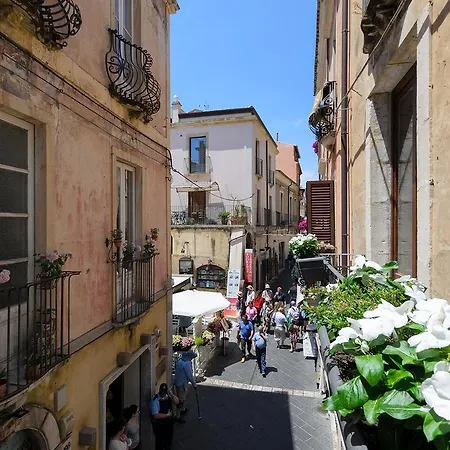 Casa Vico Romano 2 *